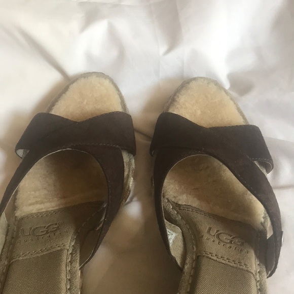 UGG AUSTRALIA MARGOT WEDGE SANDALS - Picture 9 of 12